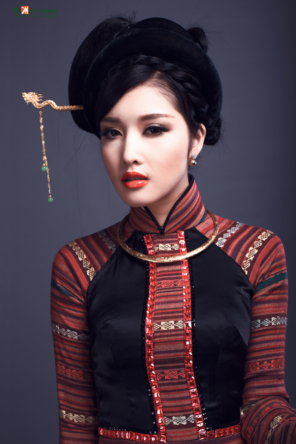Hoa[-]hậu[-]Triệu[-]Thị[-]Hà[-]quyến[-]rũ[-]trang[-]phục[-]áo[-]dài[-]quảng[-]bá[-]văn[-]hóa[-]cổ[-]truyền[-]Việt[-]Nam